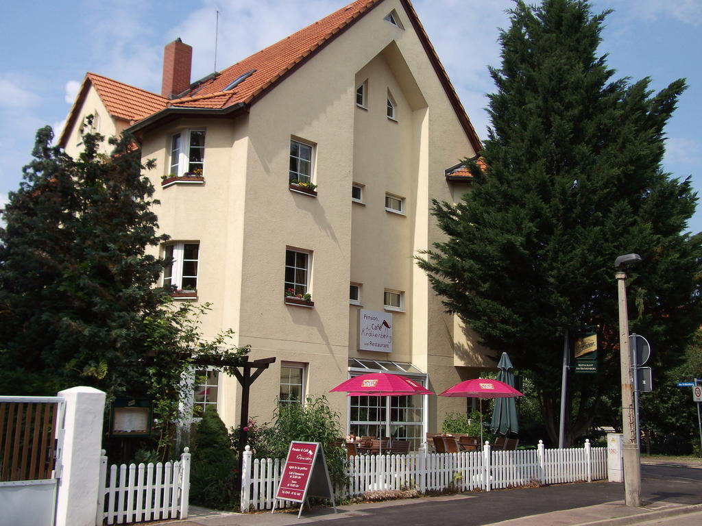 Pension & Cafe Am Kraehenberg Хале Екстериор снимка