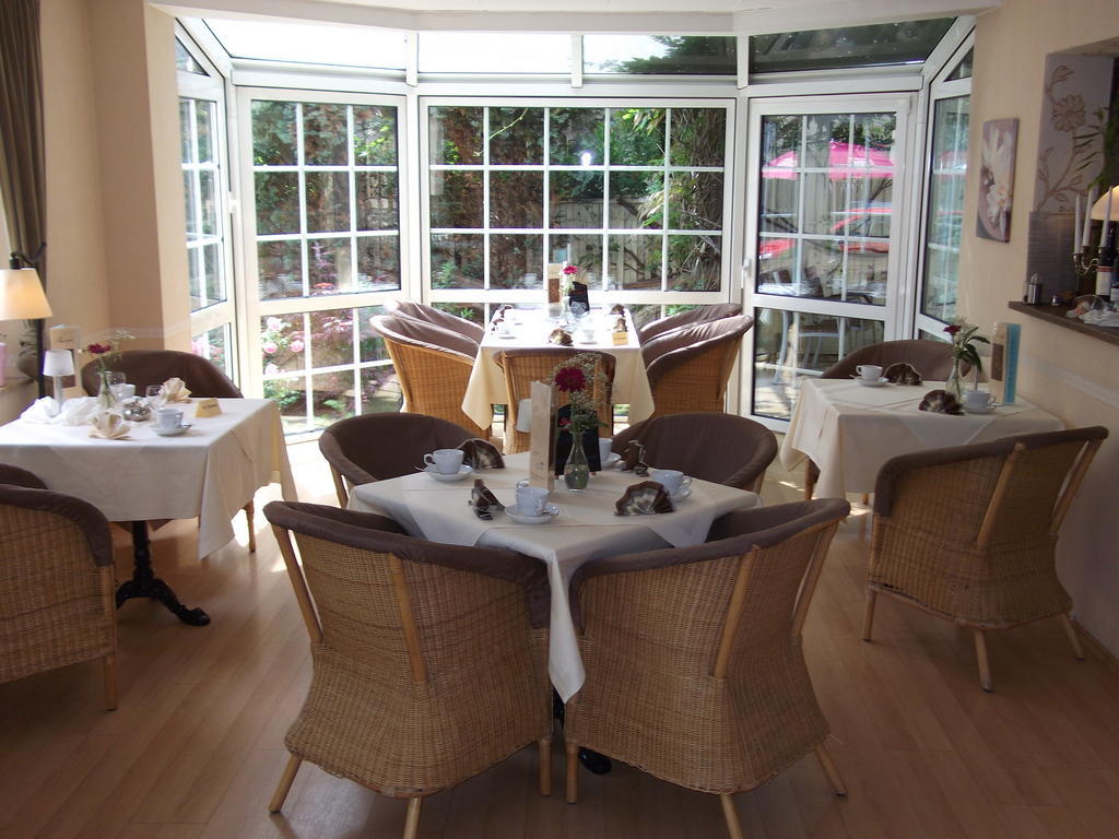 Pension & Cafe Am Kraehenberg Хале Екстериор снимка