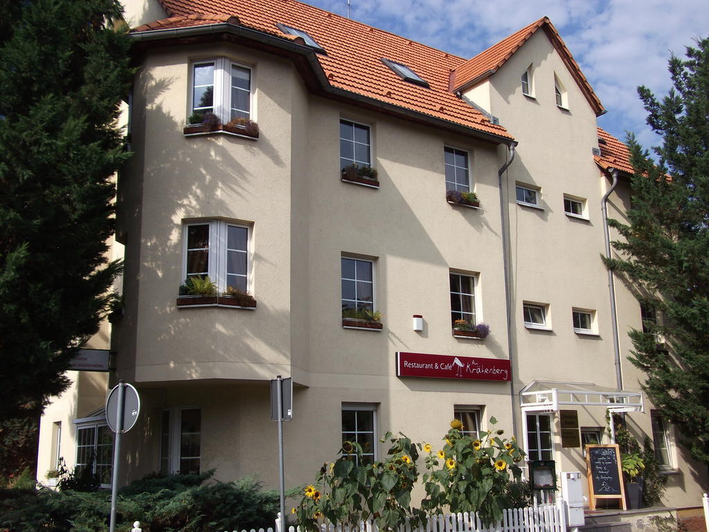 Pension & Cafe Am Kraehenberg Хале Екстериор снимка