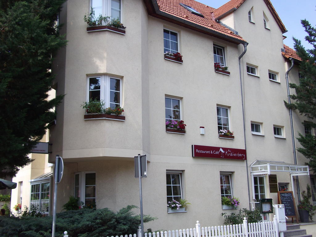 Pension & Cafe Am Kraehenberg Хале Екстериор снимка