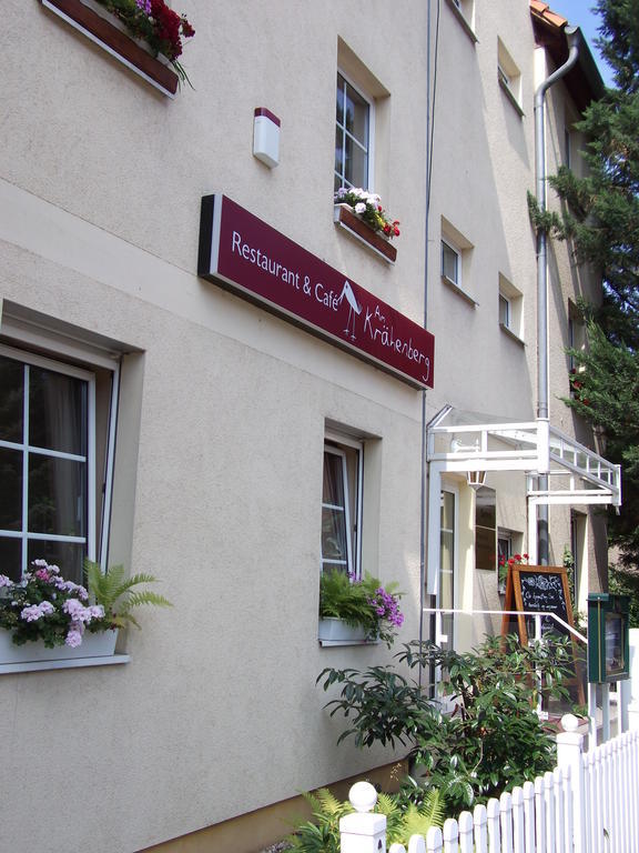 Pension & Cafe Am Kraehenberg Хале Екстериор снимка