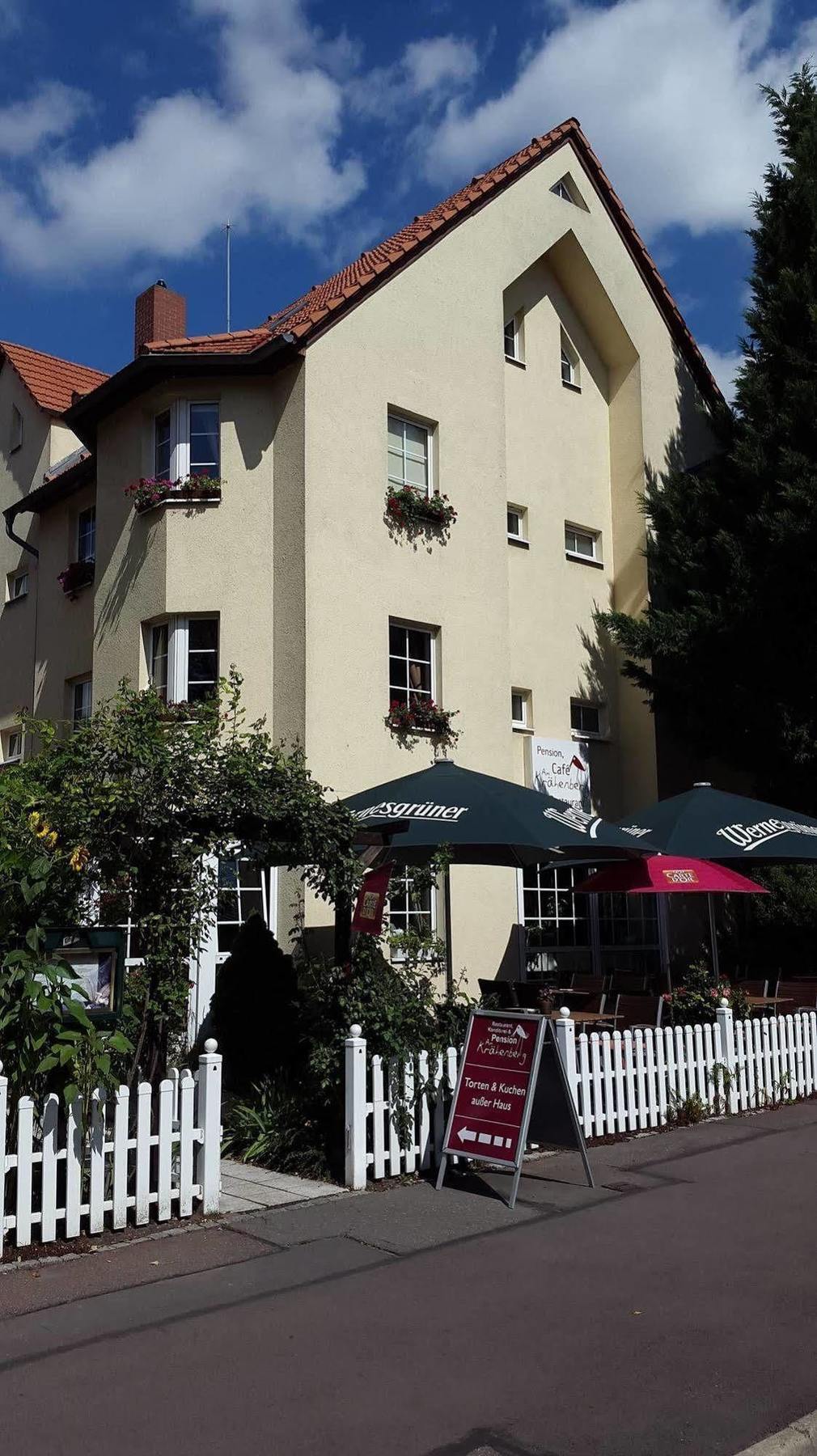 Pension & Cafe Am Kraehenberg Хале Екстериор снимка