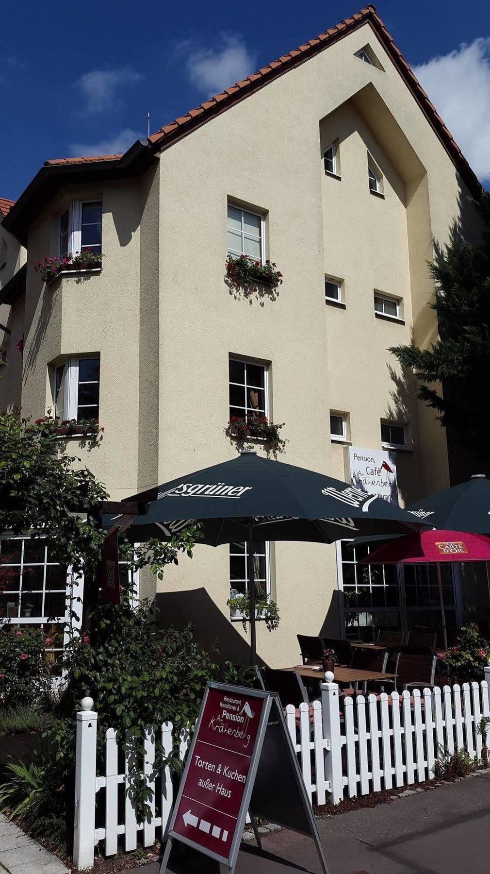 Pension & Cafe Am Kraehenberg Хале Екстериор снимка
