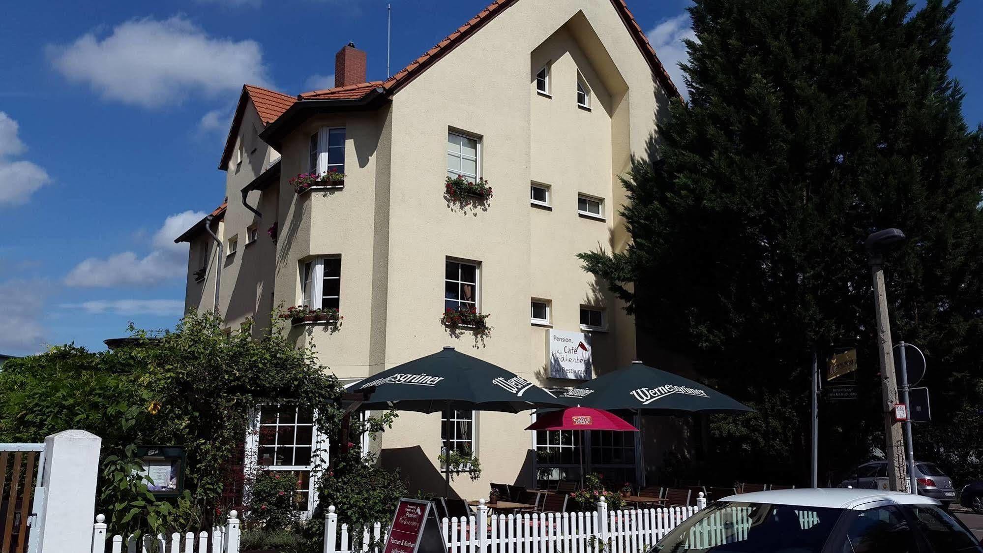 Pension & Cafe Am Kraehenberg Хале Екстериор снимка